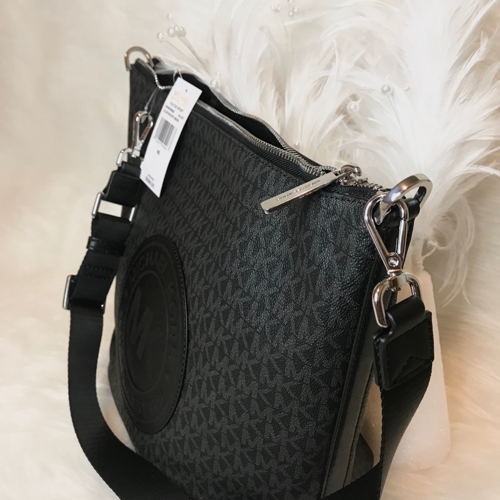 NEW MICHAEL KORS BLACK BUCKET MESSENGER FULTON - Picture 7 of 8